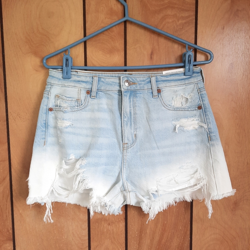 NWT AMERICAN EAGLE Mom Shorts size 4